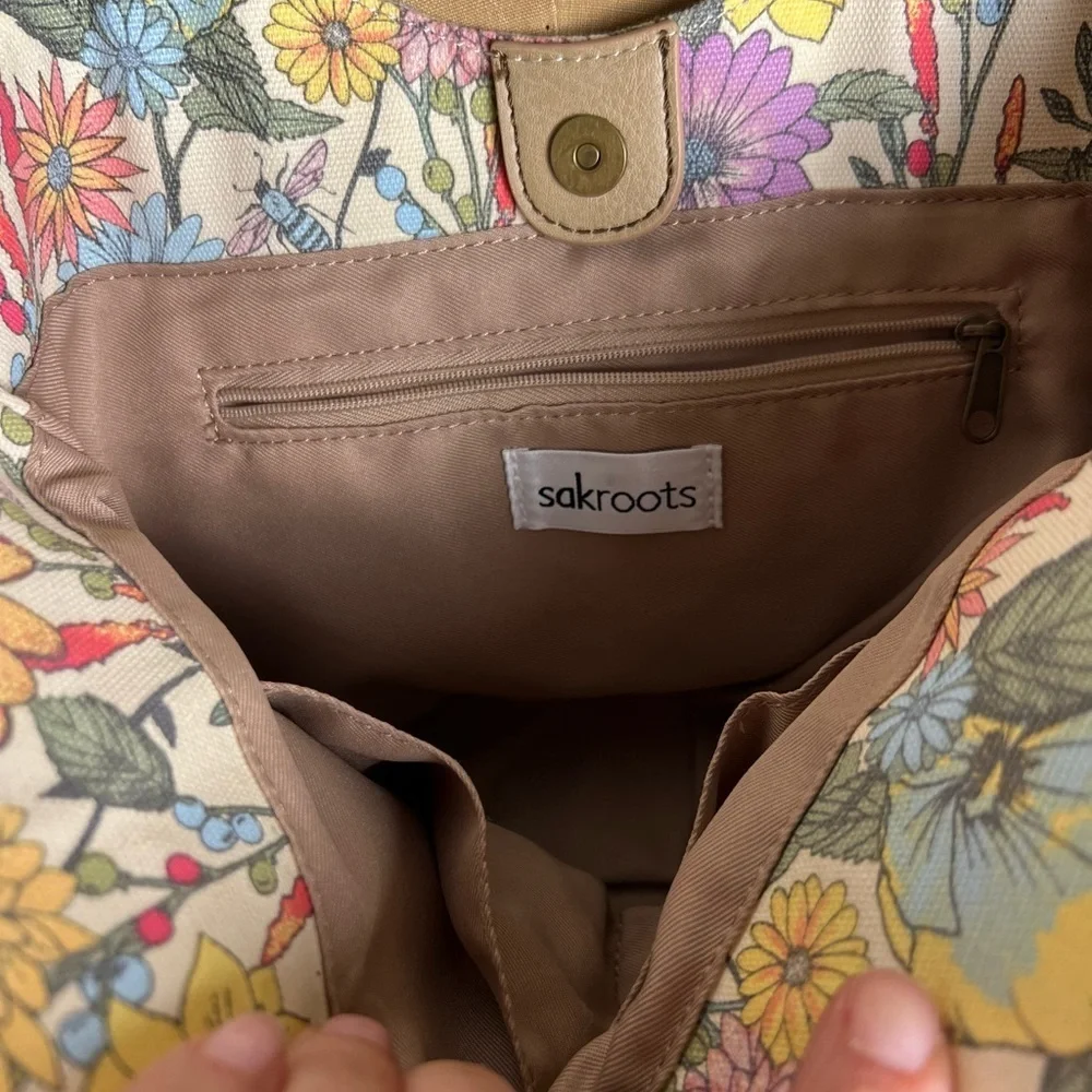 sakroots floral bag with straw sides never used. Flowers and butterflies - Picture 4 of 6